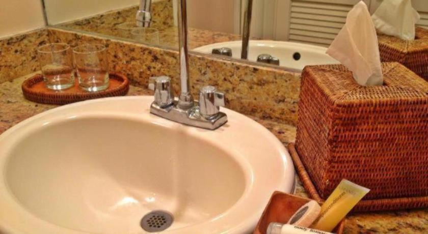 Equus Hotel Honolulu Ngoại thất bức ảnh