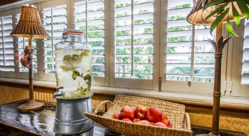 Equus Hotel Honolulu Ngoại thất bức ảnh