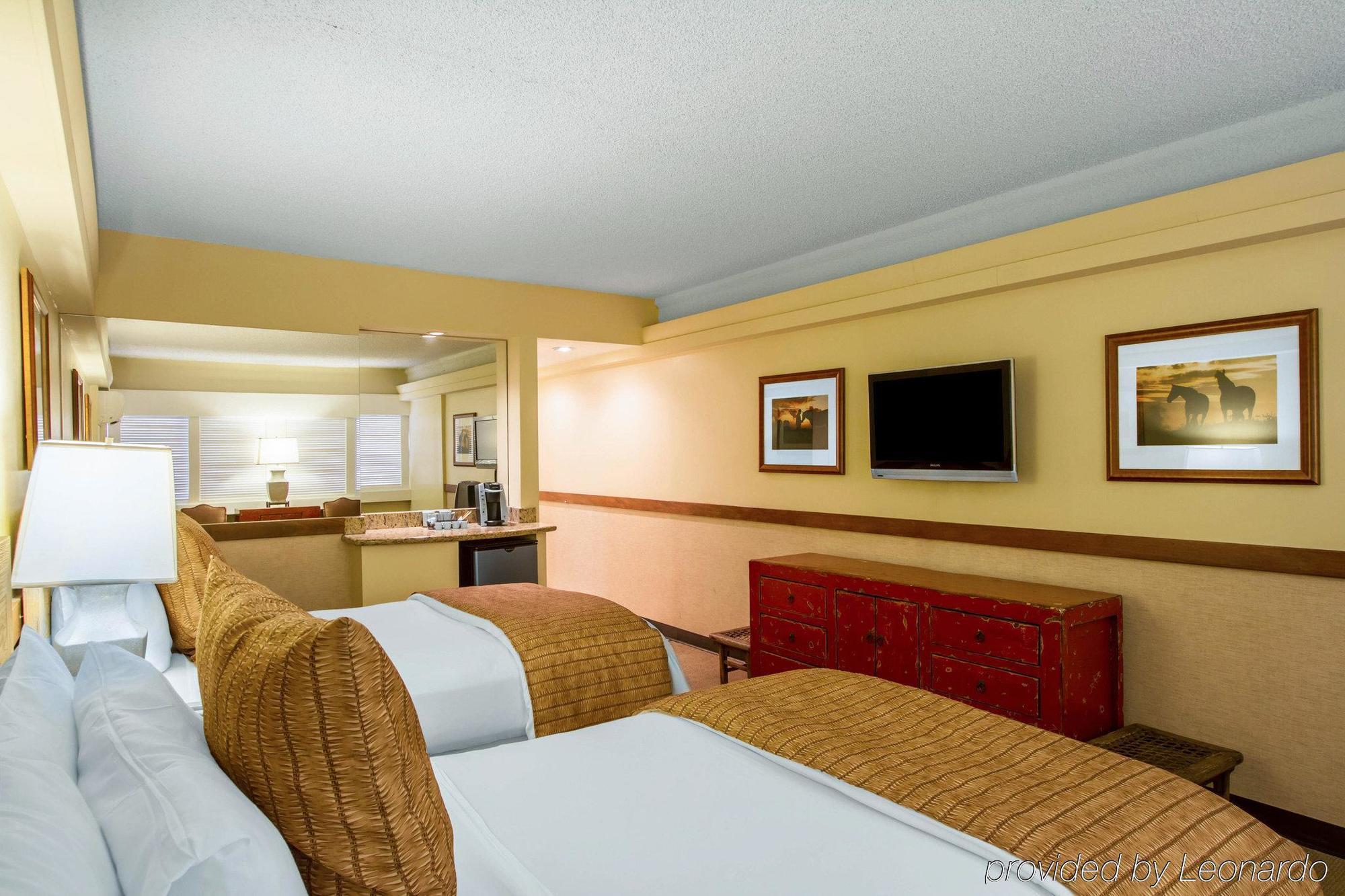 Equus Hotel Honolulu Ngoại thất bức ảnh
