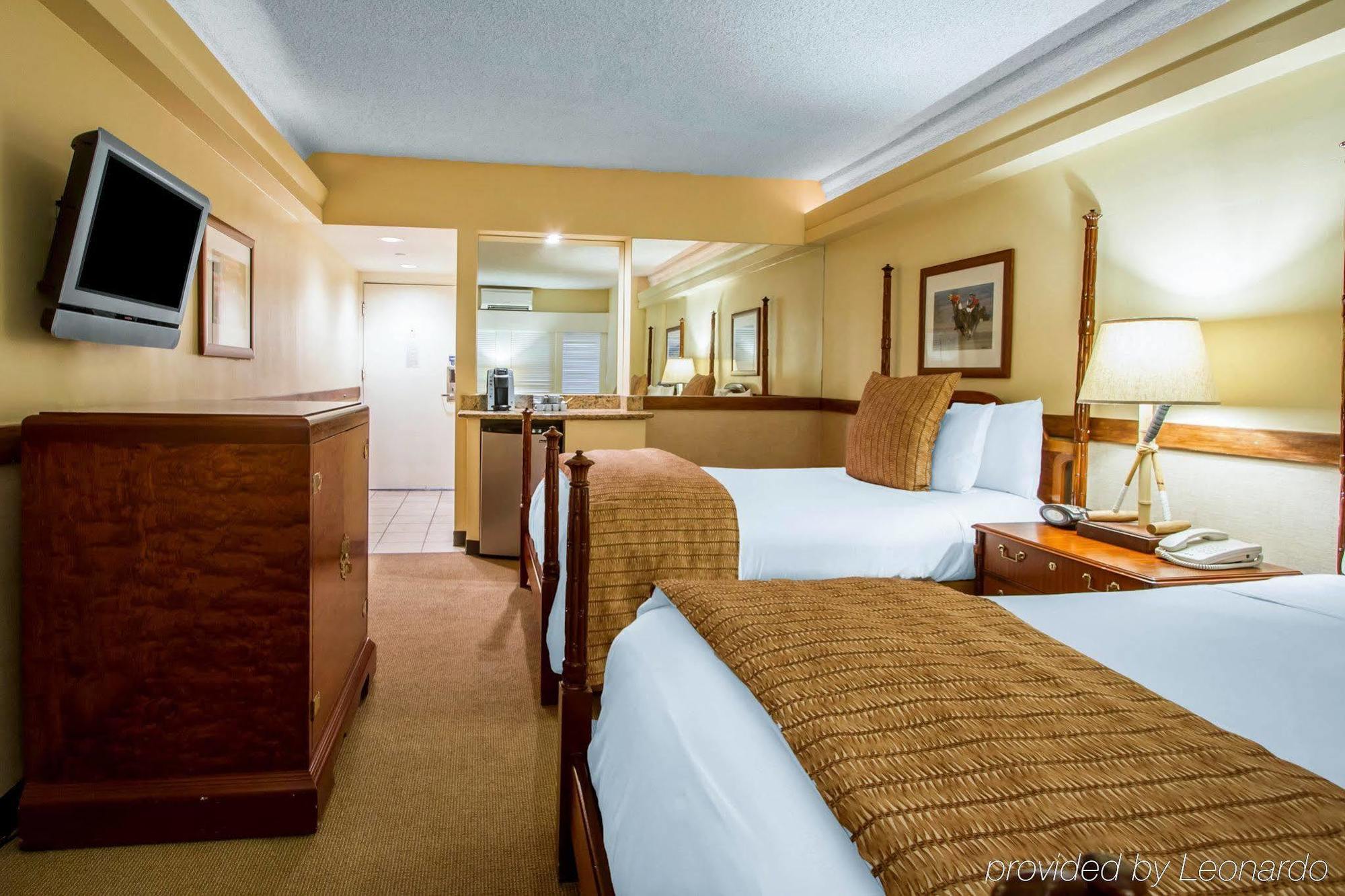 Equus Hotel Honolulu Ngoại thất bức ảnh